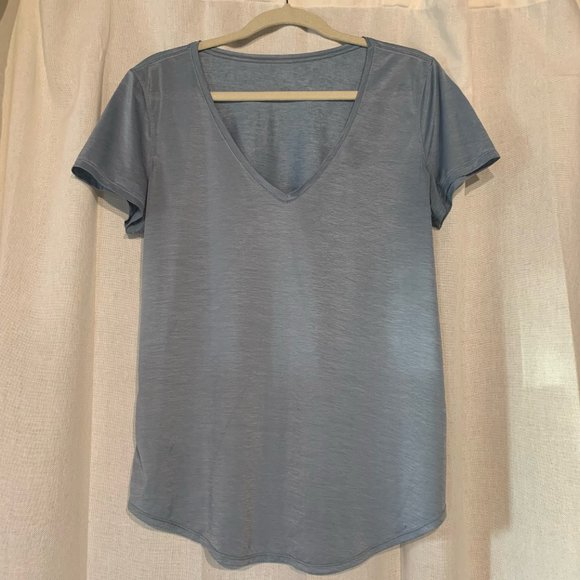 lululemon athletica Tops - Lululemon Love V-Neck Tee - Size 8